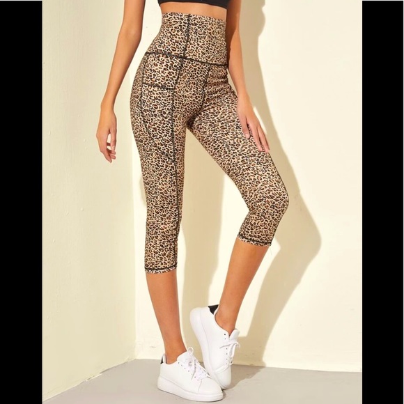 WIDE WAISTBAND LEOPARD 🐆 PRINT LEGGINGS - Picture 3 of 7